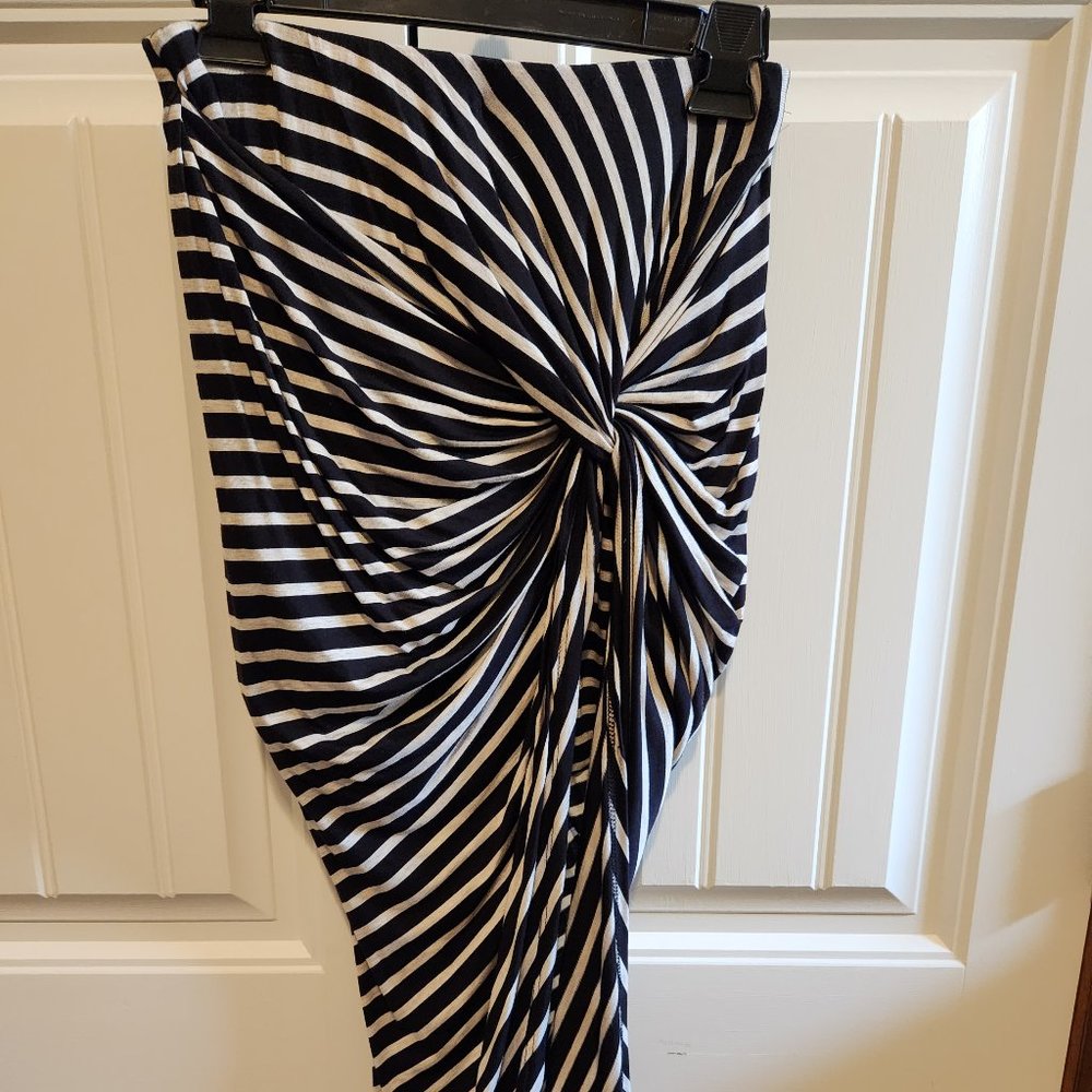Black and Cream High Low Skirt-Size Small